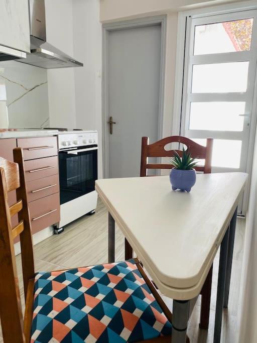Modern 2Br Near Centre -5Min Wlk Διαμέρισμα Πάτρα Εξωτερικό φωτογραφία